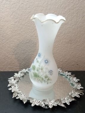 Gorgeous vtg 7" bristol vase